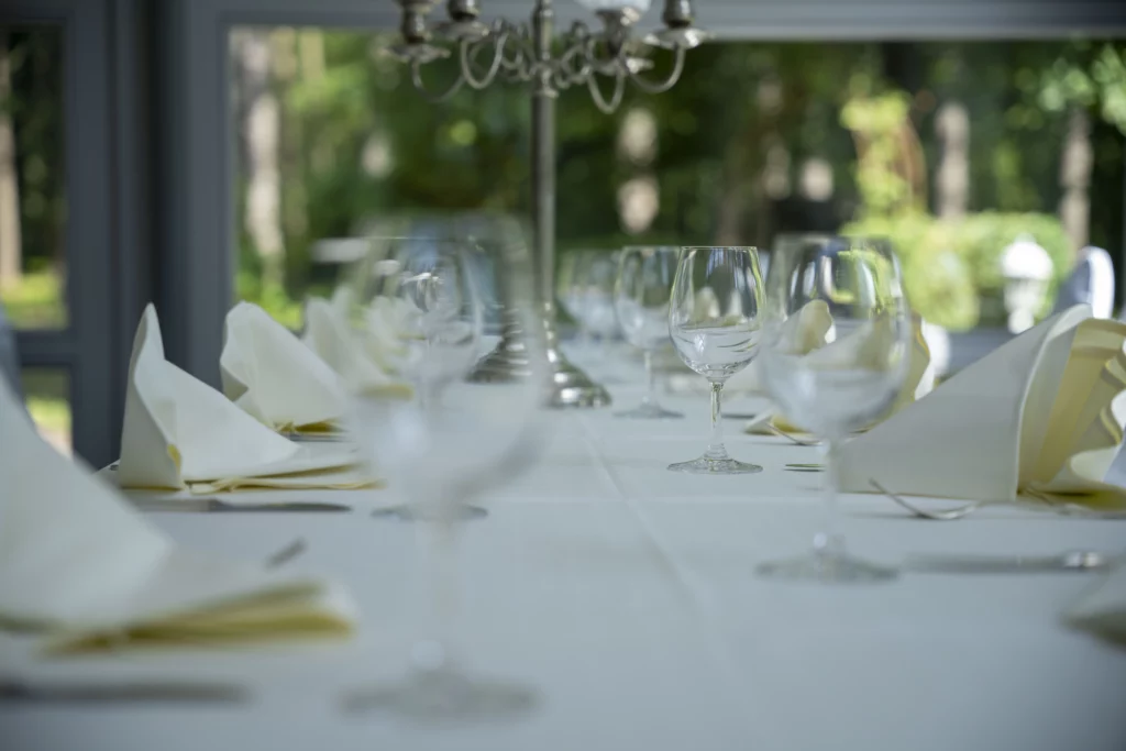 Hochzeitstisch bei einer Hochzeit in der Lüneburger Heide